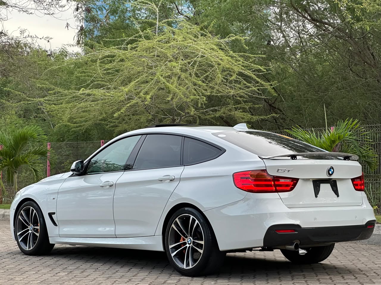 Bmw GT M-Sports Manundu thumbnail 2